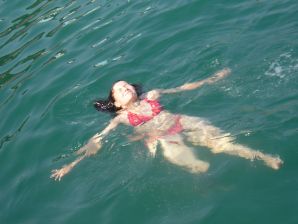 без купальника на каменистом берегу. Эскиз 6