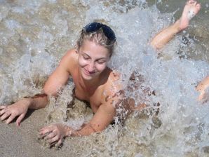 students' resort romance. Thumb 18