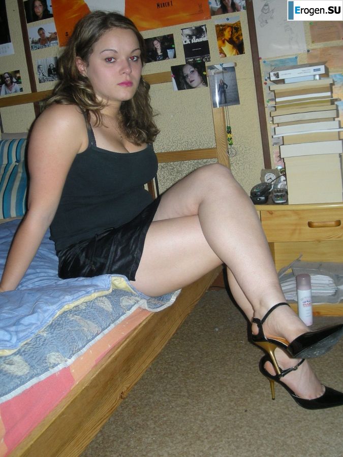 раздевается в поисках своего папика. Фото 15