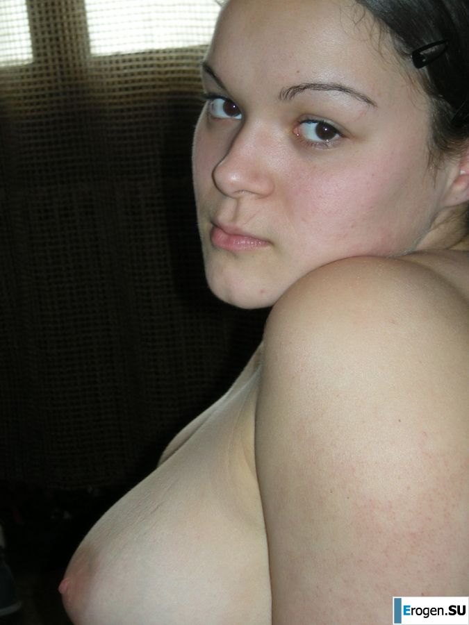 раздевается в поисках своего папика. Фото 35