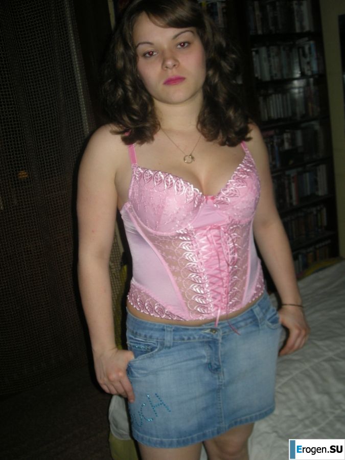 раздевается в поисках своего папика. Фото 37