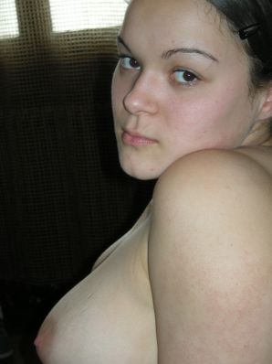 раздевается в поисках своего папика. Эскиз 35