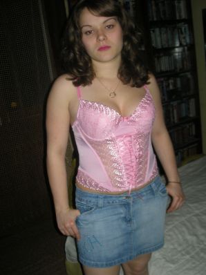 раздевается в поисках своего папика. Эскиз 37