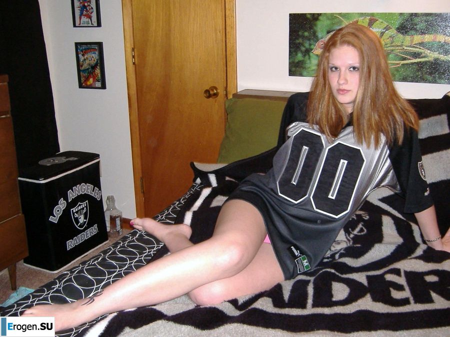 red nude hottie. Photo 40