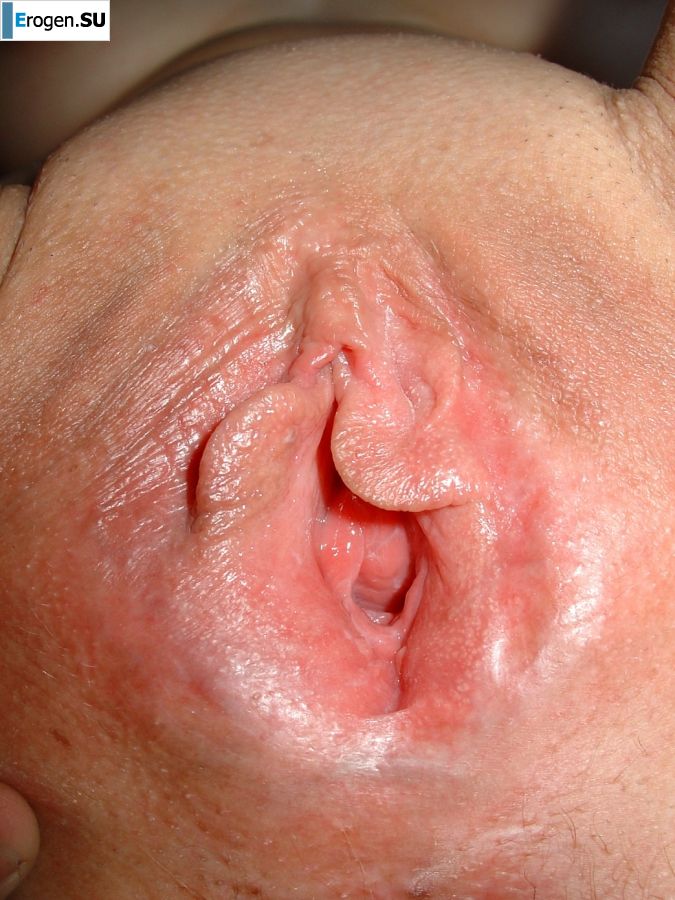 розовое покрывала и чья то киска. Фото 38