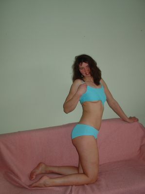 розовое покрывала и чья то киска. Эскиз 10