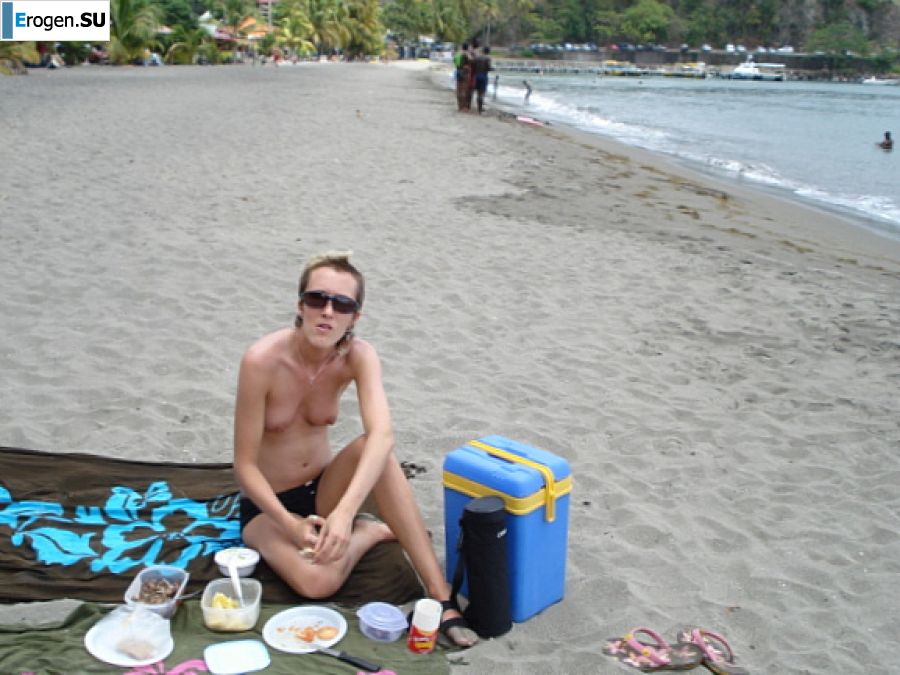 Lesbian on vacation with a friend. Part 5. Photo 36