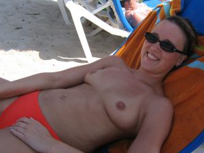 топлесс в каком то отеле на море. Эскиз 7