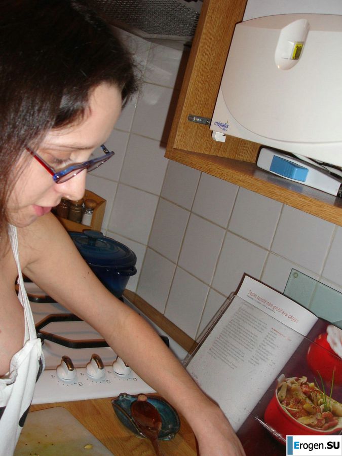 pregnant and without clothes. Photo 15