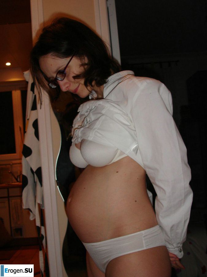 pregnant and without clothes. Photo 19