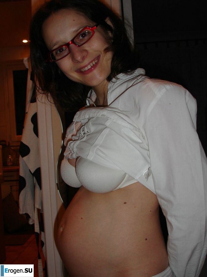 pregnant and without clothes. Photo 21