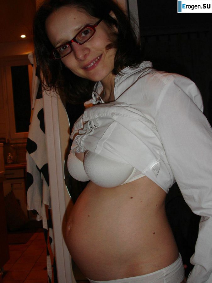 pregnant and without clothes. Photo 22