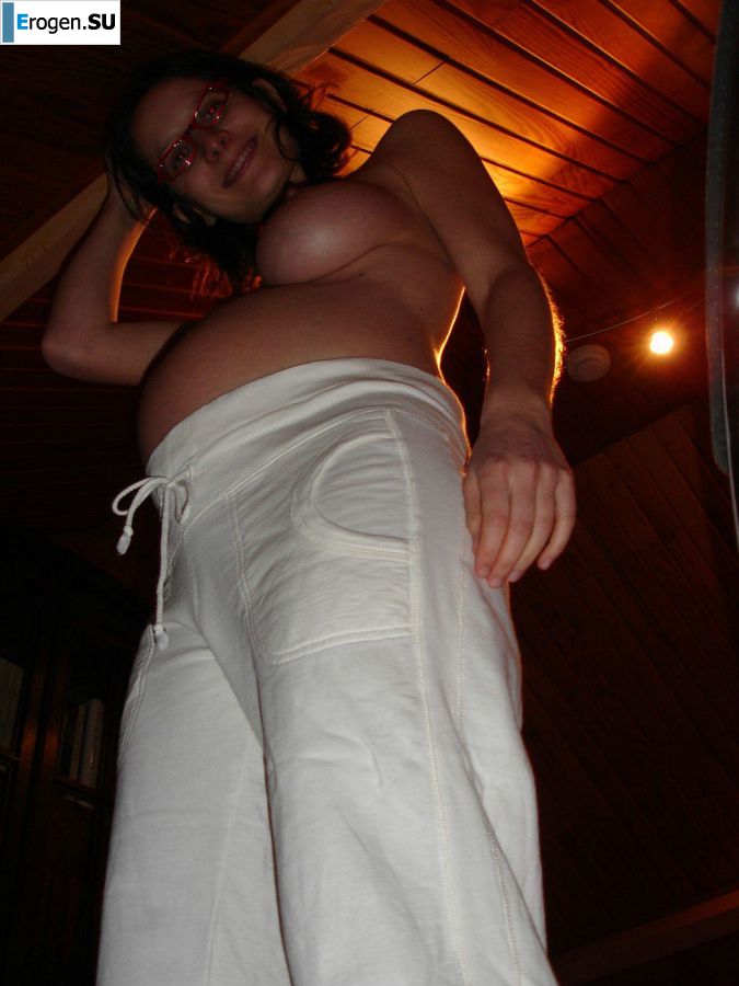 pregnant and without clothes. Photo 24