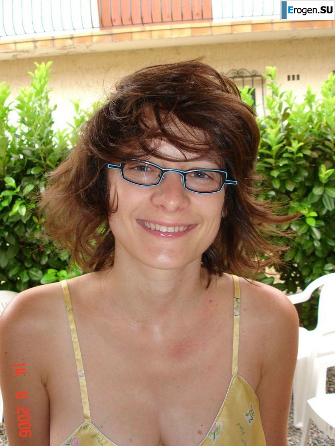 pregnant and without clothes. Photo 3