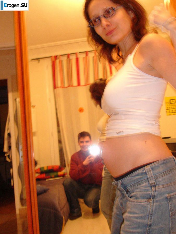pregnant and without clothes. Photo 32