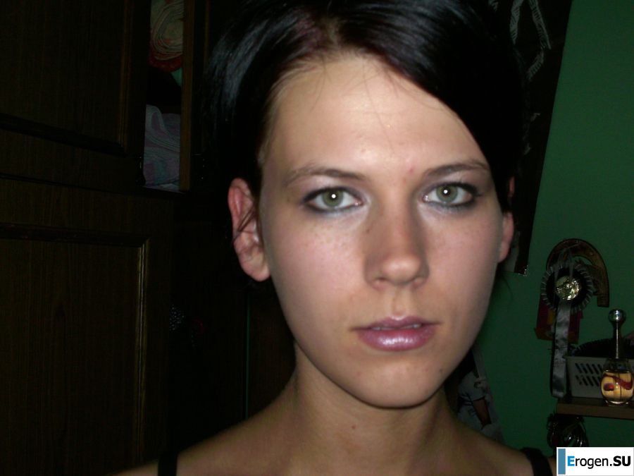 A tanned girl is spinning naked in a room. Photo 11