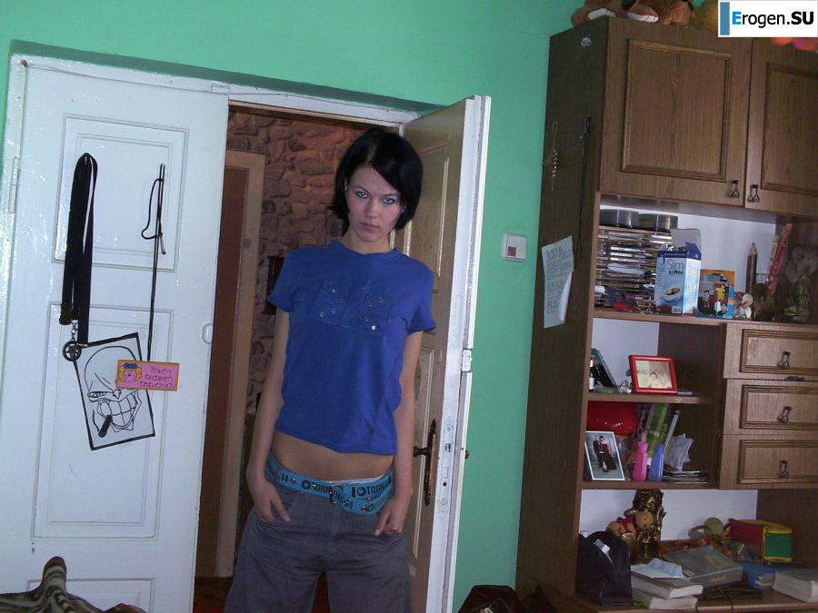 A tanned girl is spinning naked in a room. Photo 4