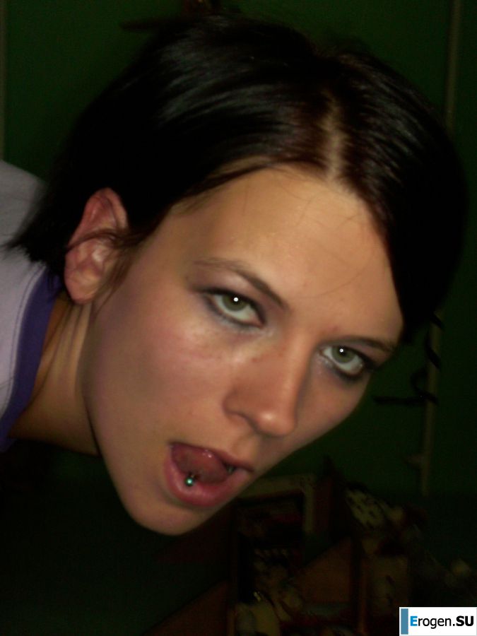 A tanned girl is spinning naked in a room. Photo 7