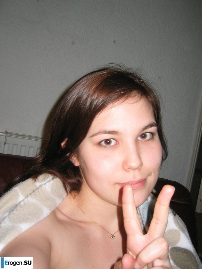 A young Asian girl is lying in bed after sex. Photo 11