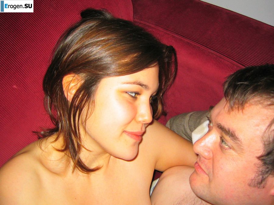 A young Asian girl is lying in bed after sex. Photo 4