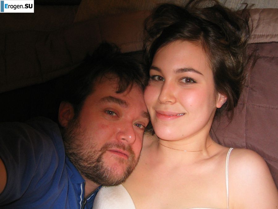 A young Asian girl is lying in bed after sex. Photo 7