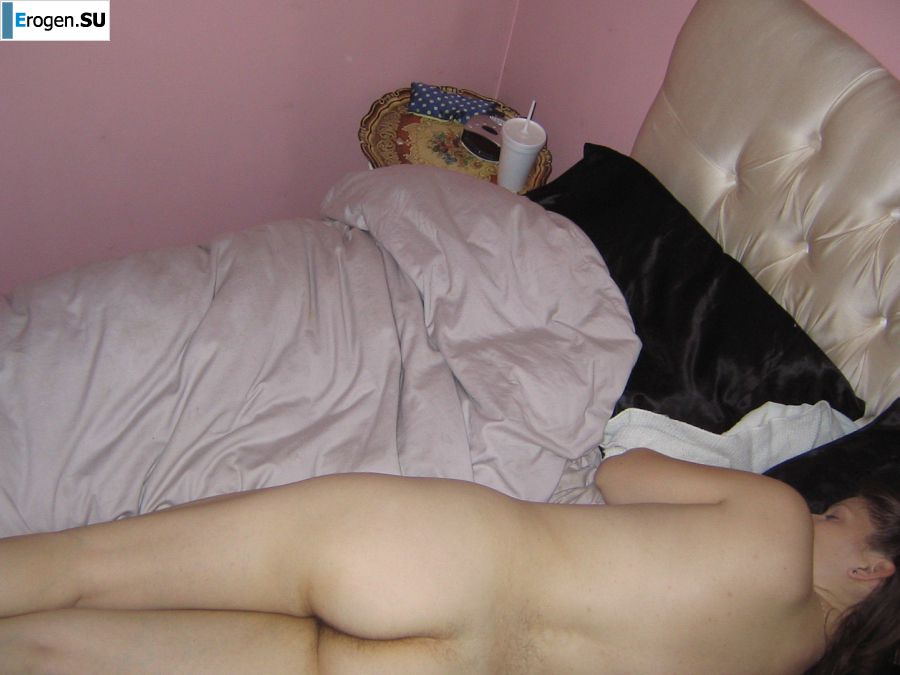 Зрелая женщина позирует в прозрачном платье перед мужиком. Фото 20