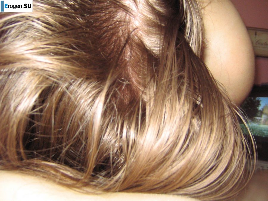 Зрелая женщина позирует в прозрачном платье перед мужиком. Фото 31