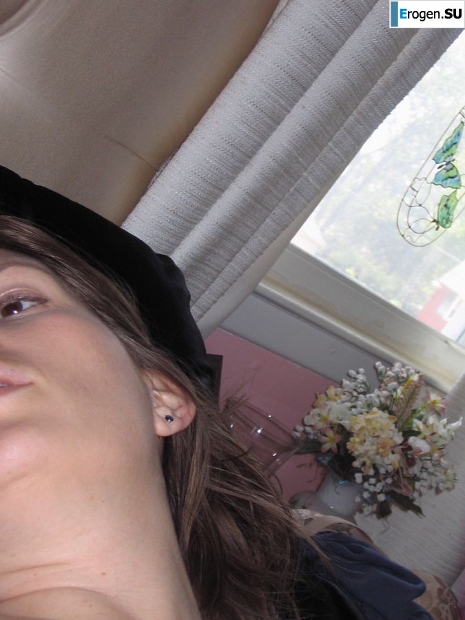 Зрелая женщина позирует в прозрачном платье перед мужиком. Фото 36