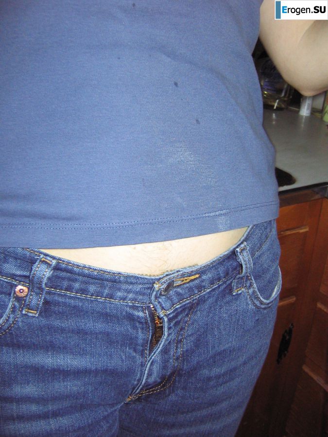 Зрелая женщина позирует в прозрачном платье перед мужиком. Фото 4