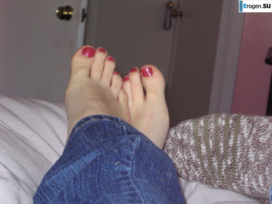 Зрелая женщина позирует в прозрачном платье перед мужиком. Фото 7