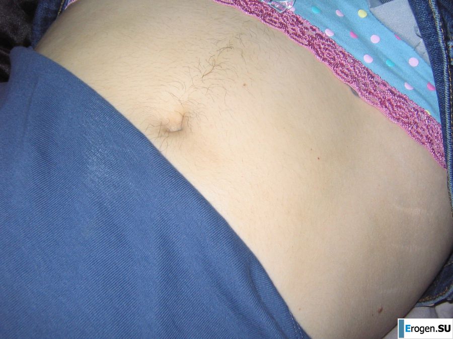 Зрелая женщина позирует в прозрачном платье перед мужиком. Фото 8