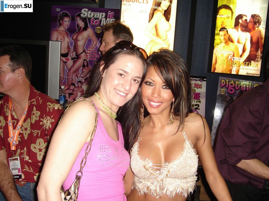 Slender girls light at a sex party by the pool. Photo 19