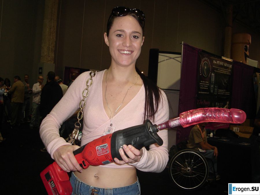 Slender girls light at a sex party by the pool. Photo 23