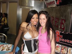 Slender girls light at a sex party by the pool. Thumb 21