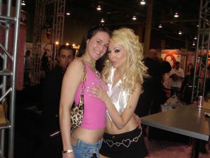 Slender girls light at a sex party by the pool. Thumb 22