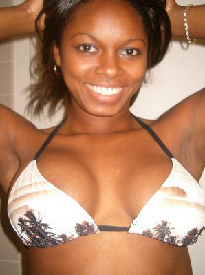 Аппетитная негритянка мастурбирует и демонстрирует мокрую киску. Эскиз 10