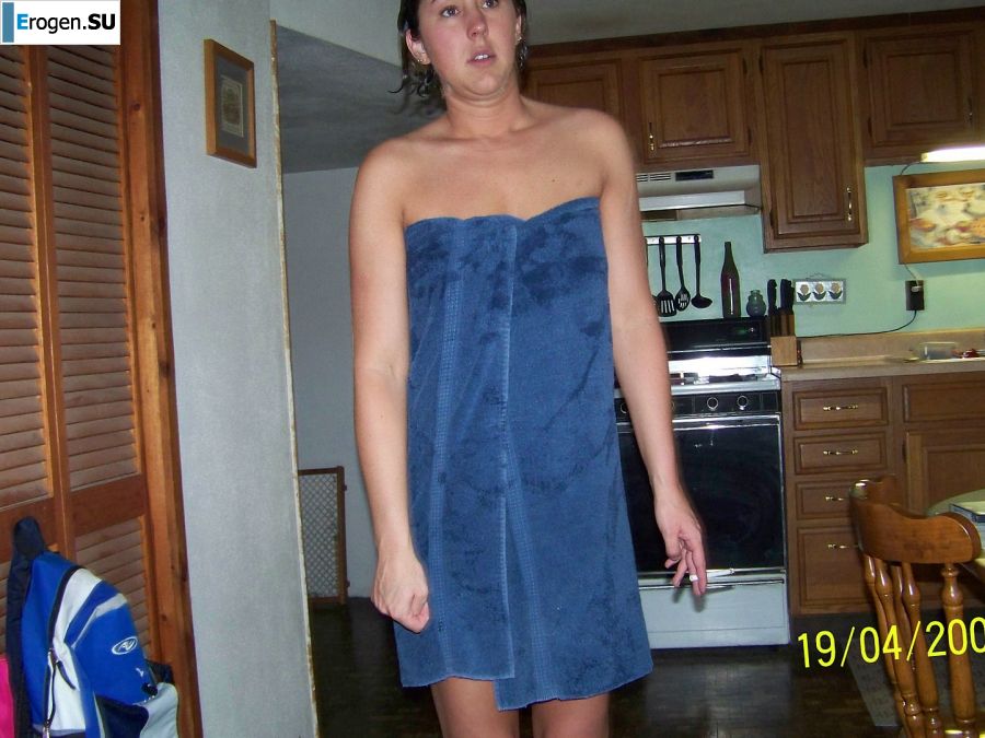 Красивая стройная брюнетка мастурбирует во время секса. Фото 22