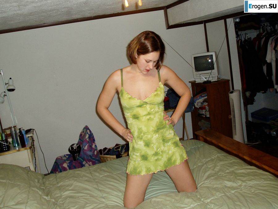 Красивая стройная брюнетка мастурбирует во время секса. Фото 33