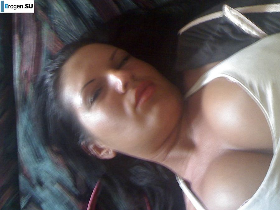 Tanned Latina with big tits shamelessly spread her legs. Photo 46