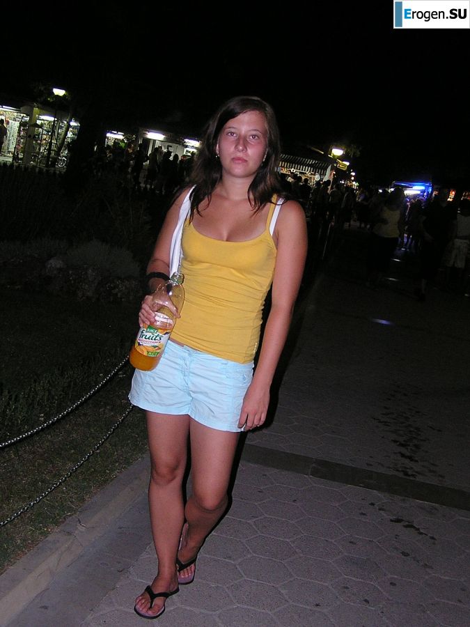 Спортивная студентка разделась на пляже и искупалась нагишом. Фото 21