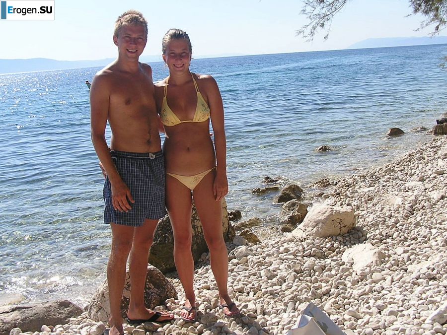 Спортивная студентка разделась на пляже и искупалась нагишом. Фото 35