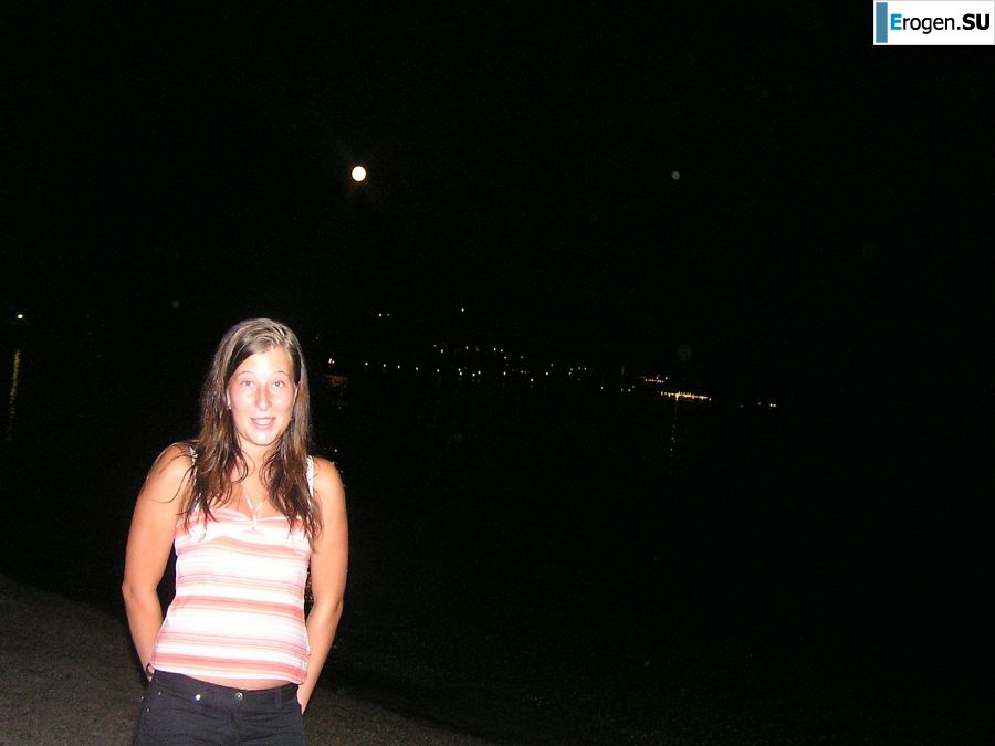 Спортивная студентка разделась на пляже и искупалась нагишом. Фото 39