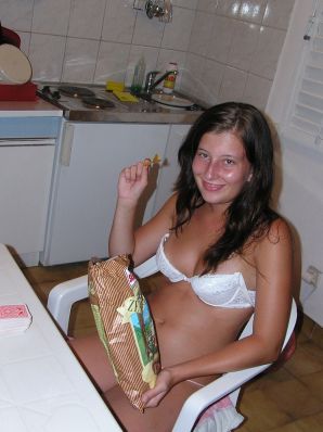 A sports student undressed on the beach and bathed naked. Thumb 22