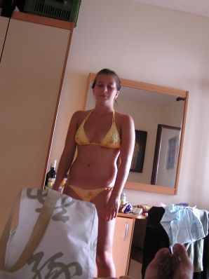 A sports student undressed on the beach and bathed naked. Thumb 5