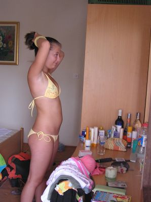 A sports student undressed on the beach and bathed naked. Thumb 6