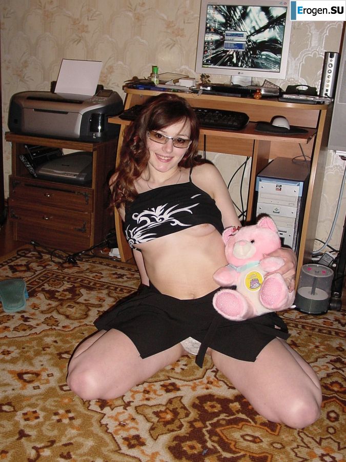 Skinny Russian takes off her clothes before her lover. Photo 13