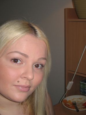 Аппетитная озорная блондинка ублажает подругу вибратором. Эскиз 38