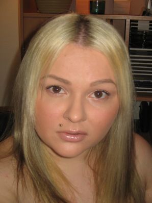 Аппетитная озорная блондинка ублажает подругу вибратором. Эскиз 42