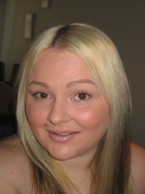 Аппетитная озорная блондинка ублажает подругу вибратором. Эскиз 43