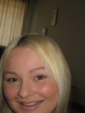 Аппетитная озорная блондинка ублажает подругу вибратором. Эскиз 44